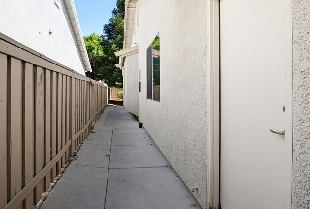 1368 Lasso Lake Ln, Lincoln, CA 95648