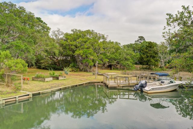243 Bayview Drive, Mount Pleasant, SC 29464