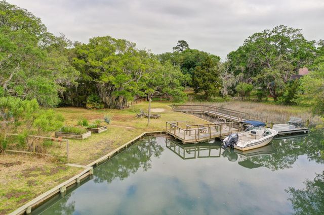 243 Bayview Drive, Mount Pleasant, SC 29464