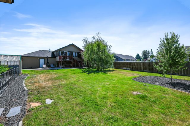 18017 N Lidgerwood Ct, Colbert, WA 99005