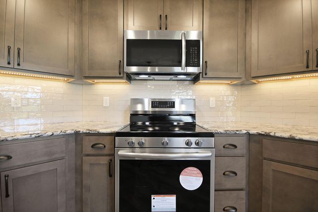 301 W FRANCIS ST, Sturgeon, MO 65284