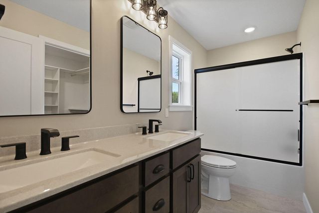 301 W FRANCIS ST, Sturgeon, MO 65284