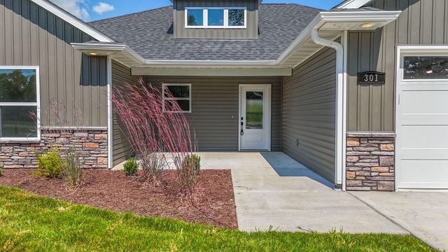 301 W FRANCIS ST, Sturgeon, MO 65284