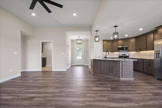 301 W FRANCIS ST, Sturgeon, MO 65284