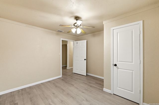 715 W VESTAL PL, San Antonio, TX 78221