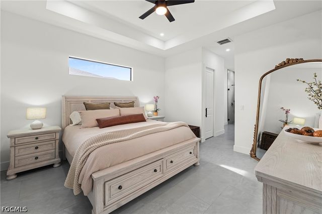 2425 SW 2nd TER, Cape Coral, FL 33991