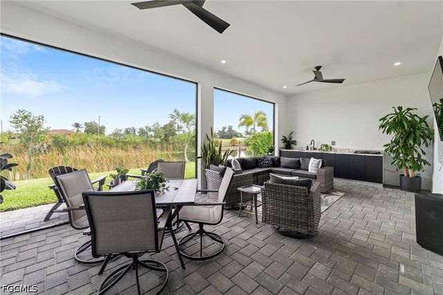 2425 SW 2nd TER, Cape Coral, FL 33991