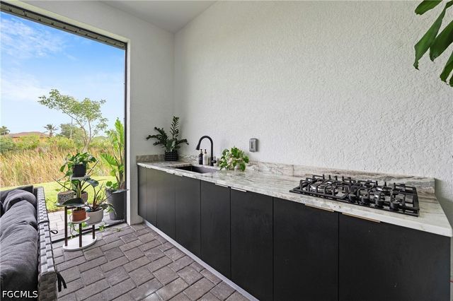 2425 SW 2nd TER, Cape Coral, FL 33991