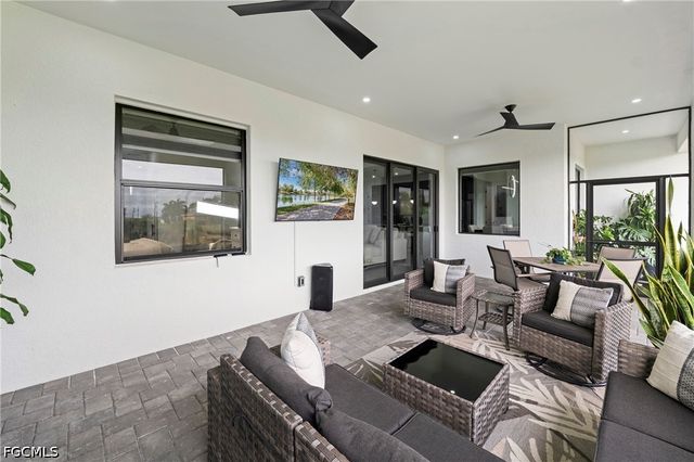 2425 SW 2nd TER, Cape Coral, FL 33991
