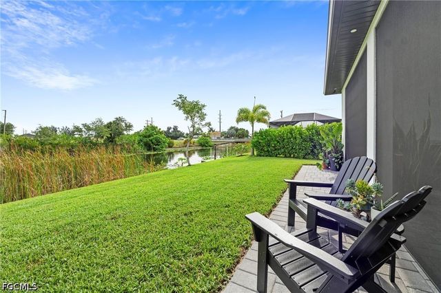 2425 SW 2nd TER, Cape Coral, FL 33991
