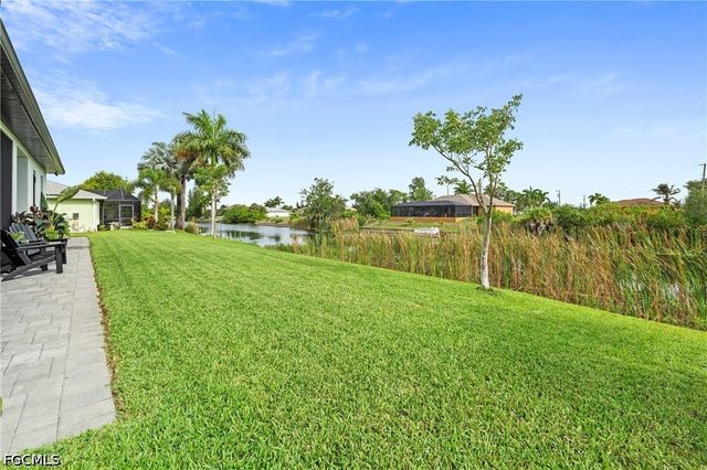 2425 SW 2nd TER, Cape Coral, FL 33991