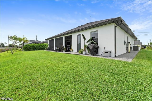 2425 SW 2nd TER, Cape Coral, FL 33991