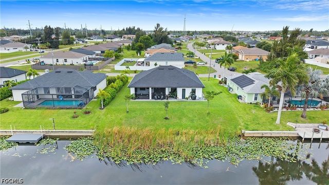 2425 SW 2nd TER, Cape Coral, FL 33991
