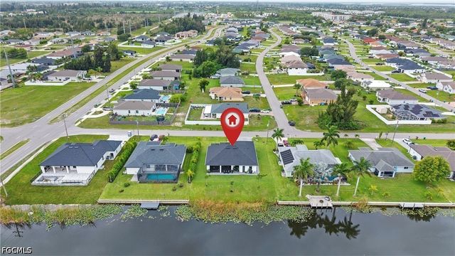 2425 SW 2nd TER, Cape Coral, FL 33991
