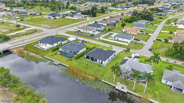 2425 SW 2nd TER, Cape Coral, FL 33991