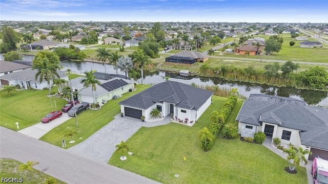 2425 SW 2nd TER, Cape Coral, FL 33991