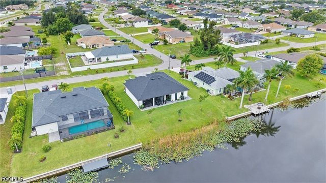 2425 SW 2nd TER, Cape Coral, FL 33991