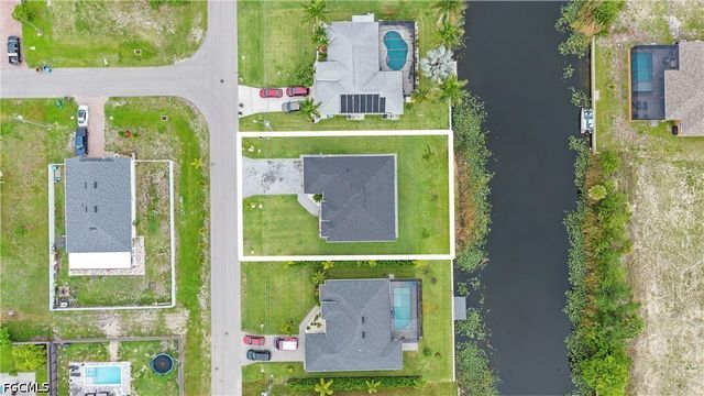 2425 SW 2nd TER, Cape Coral, FL 33991