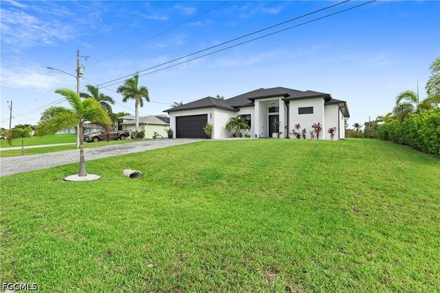 2425 SW 2nd TER, Cape Coral, FL 33991