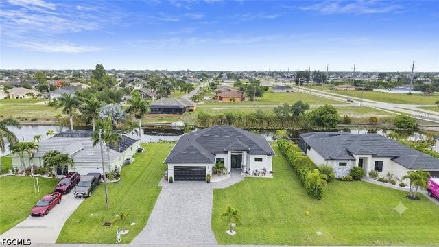 2425 SW 2nd TER, Cape Coral, FL 33991