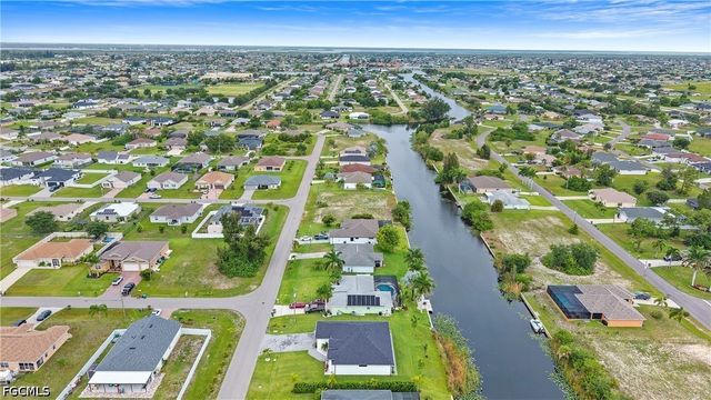 2425 SW 2nd TER, Cape Coral, FL 33991