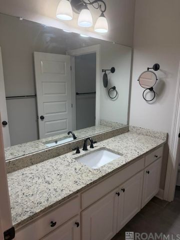 2910 Cresthaven Ave, Baton Rouge, LA 70810