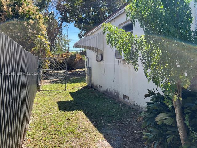 4420 SW 3rd St, Miami, FL 33134