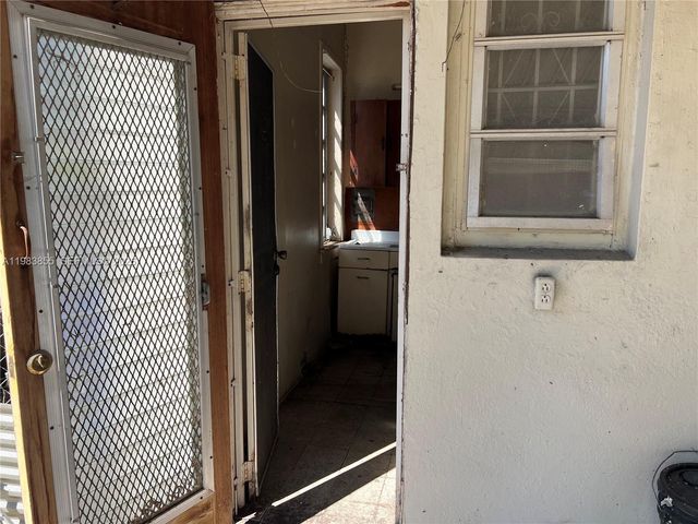 4420 SW 3rd St, Miami, FL 33134