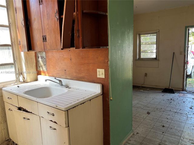 4420 SW 3rd St, Miami, FL 33134