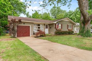 215 West Kingsbury Street, Springfield, MO 65807