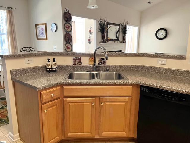 10 Hanging Moss Lane, Greenville, SC 29615