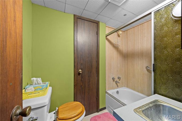 114 Saint James Lane, East St Louis, IL 62206