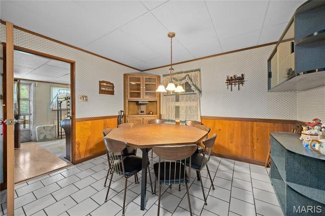 114 Saint James Lane, East St Louis, IL 62206