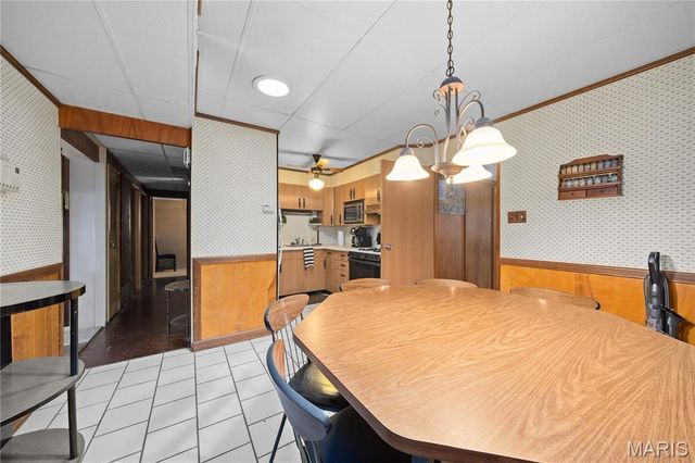 114 Saint James Lane, East St Louis, IL 62206