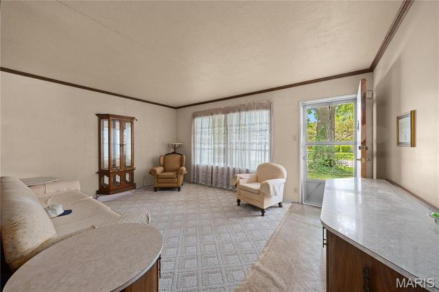 114 Saint James Lane, East St Louis, IL 62206