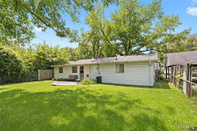 114 Saint James Lane, East St Louis, IL 62206