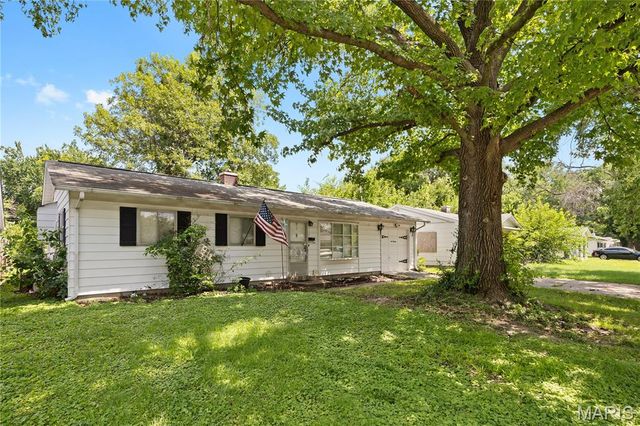 114 Saint James Lane, East St Louis, IL 62206