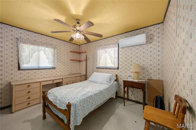114 Saint James Lane, East St Louis, IL 62206