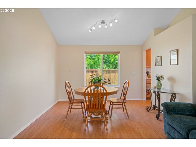 6385 Se JOHNSON St, Hillsboro, OR 97123