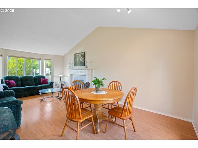 6385 Se JOHNSON St, Hillsboro, OR 97123