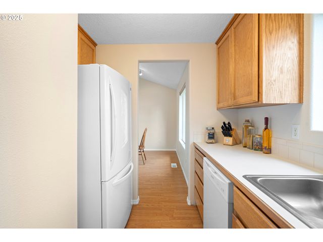 6385 Se JOHNSON St, Hillsboro, OR 97123