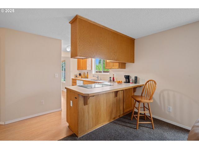 6385 Se JOHNSON St, Hillsboro, OR 97123