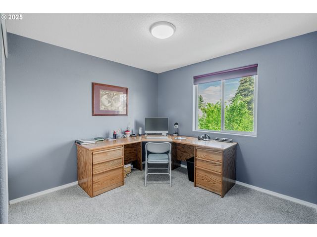 6385 Se JOHNSON St, Hillsboro, OR 97123