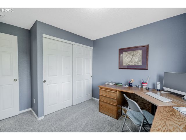 6385 Se JOHNSON St, Hillsboro, OR 97123