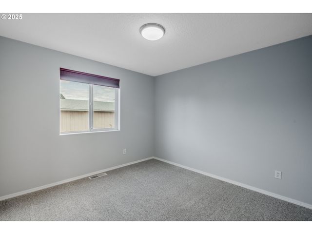 6385 Se JOHNSON St, Hillsboro, OR 97123