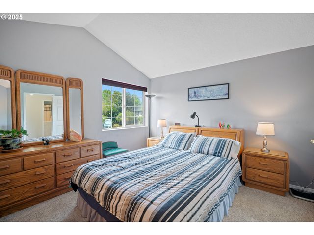 6385 Se JOHNSON St, Hillsboro, OR 97123