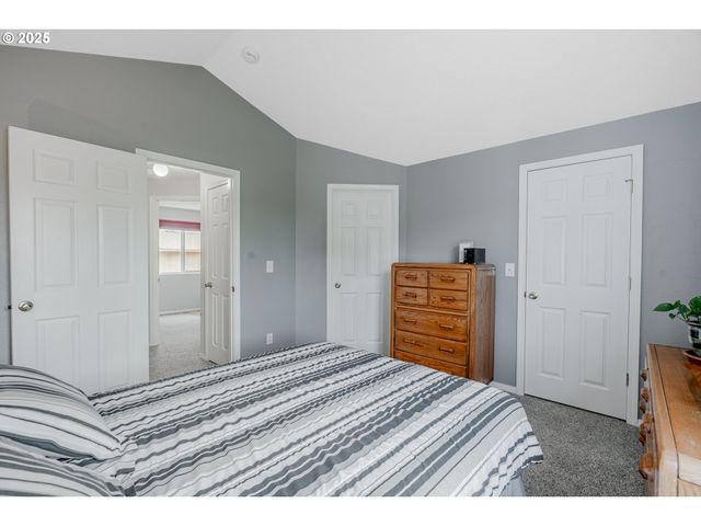 6385 Se JOHNSON St, Hillsboro, OR 97123