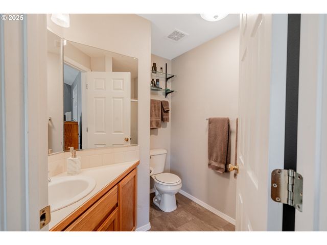 6385 Se JOHNSON St, Hillsboro, OR 97123
