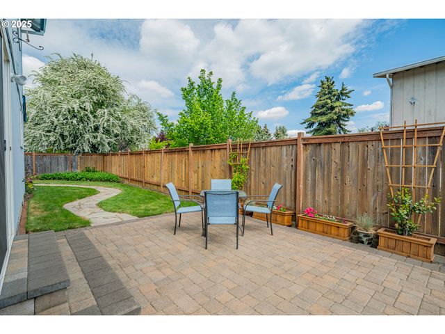 6385 Se JOHNSON St, Hillsboro, OR 97123