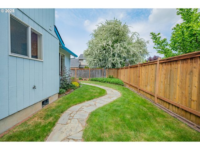 6385 Se JOHNSON St, Hillsboro, OR 97123